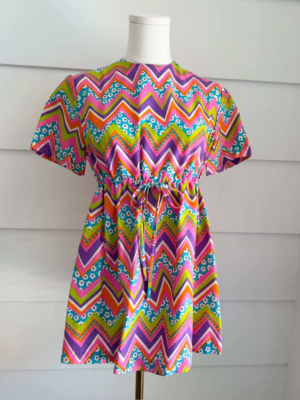 Vintage 1970s Psychedelic Chevron Daisy Print Tunic Top